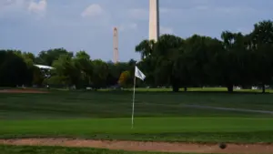 Sân Golf Cho “Nhân Dân” Đối Diện Với Sự Cải Tạo Của Tổng Thống