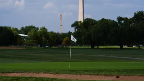 Sân Golf Cho “Nhân Dân” Đối Diện Với Sự Cải Tạo Của Tổng Thống