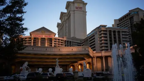 Cổ đông Caesars Entertainment thông qua sáp nhập 6 tỷ USD với Fertitta