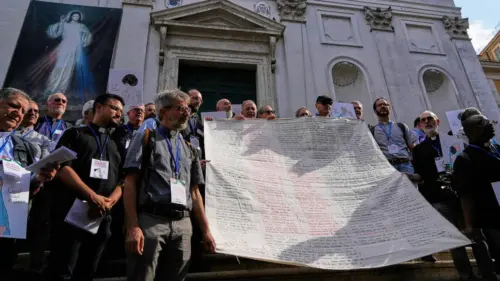 Giáo sĩ, nữ tu kêu gọi chấm dứt ‘diệt chủng’ ở Gaza tại Vatican