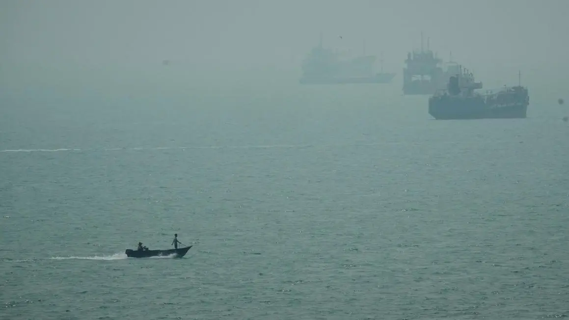 Tàu thương mại Iran bị tấn công gần Eo biển Hormuz, một người thiệt mạng