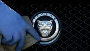 Jaguar Land Rover Cắt Giảm 4.000 Việc Làm Để Giảm Chi Phí và Cạnh Tranh Với Trung Quốc