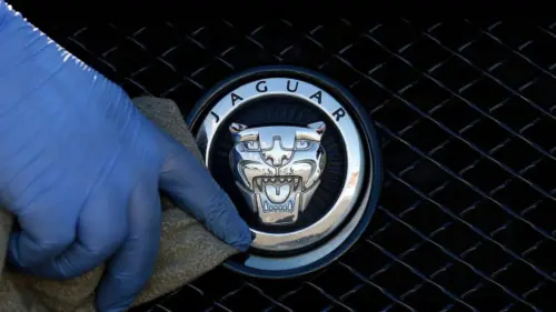 Jaguar Land Rover Cắt Giảm 4.000 Việc Làm Để Giảm Chi Phí và Cạnh Tranh Với Trung Quốc