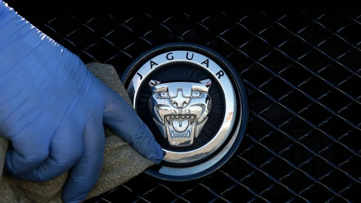 Jaguar Land Rover Cắt Giảm 4.000 Việc Làm Để Giảm Chi Phí và Cạnh Tranh Với Trung Quốc