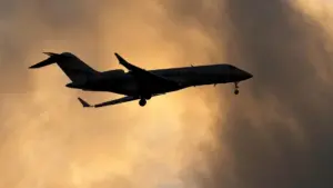 Tổng Thống Donald Trump Đe Dọa Hãng Máy Bay Canada Bombardier