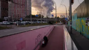 Nga Tấn Công Kyiv Bằng Tên Lửa, Drone, 2 Người Chết