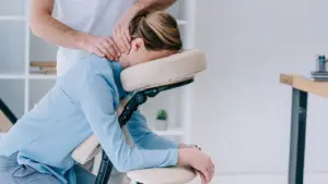 Khách hàng massage báo cáo phản ứng giống cúm kỳ lạ sau liệu trình spa phổ biến