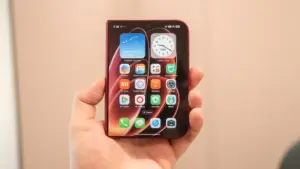 Thích thú với siêu phẩm điện thoại gập đối thủ của iPhone từ Xiaomi