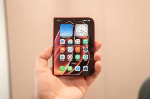 Thích thú với siêu phẩm điện thoại gập đối thủ của iPhone từ Xiaomi
