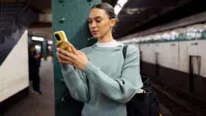 Liệu mọi người có đang ‘phá điện thoại’ để ngừng ‘doomscrolling’?