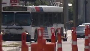 Ngân sách METRO đề xuất 40 triệu đô la cho cải tạo đường sá trong khi các nhà vận động giao thông thúc đẩy chi tiêu tập trung vào người đi