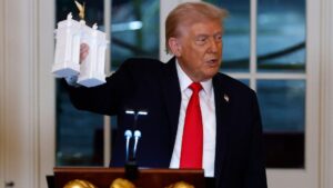 Tòa Quận Arlington kiện kế hoạch xây Khải Hoàn Môn của Tổng Thống Donald Trump