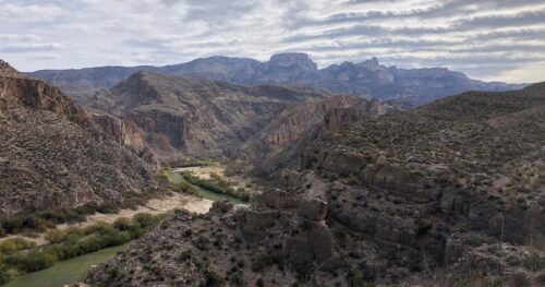 Tòa án Liên bang Ngưng Việc Xây Rào Chắn Biên Giới ở Vùng Big Bend