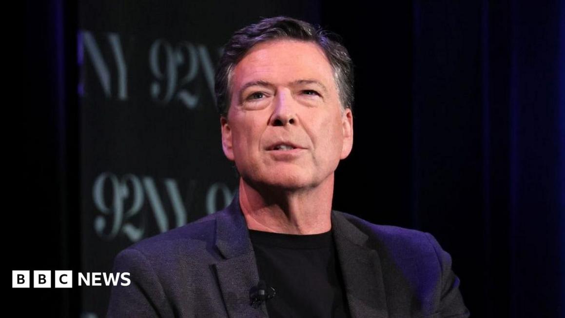Cựu Giám đốc FBI James Comey đối mặt với cáo buộc liên bang lần thứ ba