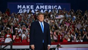 Tổng Thống Trump Vận Động Ở Bốn Tiểu Bang Trong Năm Ngày Để Thúc Đẩy Cuộc Bầu Cử Giữa Nhiệm Kỳ Tháng 11