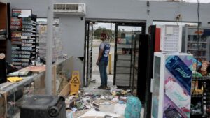 Bão Isaias khiến ít nhất 4 người thiệt mạng, hàng triệu người vẫn đối mặt nguy hiểm