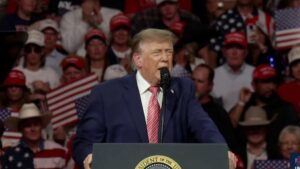 Tổng Thống Trump hứa hẹn tiền bạc và miễn trừ nếu Đảng Cộng hòa thắng cử giữa kỳ