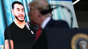 Tổng thống Donald Trump và cựu Tổng thống Barack Obama đấu khẩu trước bầu cử giữa kỳ
