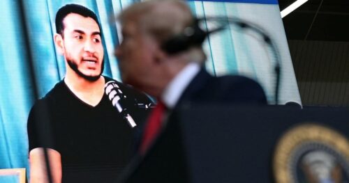 Tổng thống Donald Trump và cựu Tổng thống Barack Obama đấu khẩu trước bầu cử giữa kỳ
