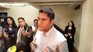 Thượng Nghị Sĩ Bernie Sanders vận động cho ứng cử viên Randy Villegas tại Bakersfield