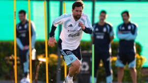 Lionel Messi chia tay đội tuyển Argentina trong trận đấu đầy cảm xúc