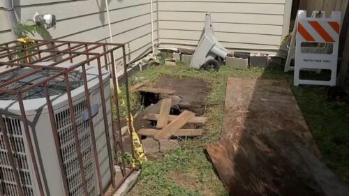 Chủ nhà ở Houston nói thành phố không giúp gì cho cái hố xuất hiện trong sân sau