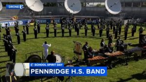 Ban nhạc Marching Rams của Trường Trung học Pennridge mang tinh thần học đường đến với 6ABC
