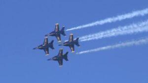 Blue Angels trở lại bầu trời San Francisco sau khi sương mù hoãn lịch trình