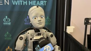 Gặp gỡ ‘Codey’, robot hình người hy vọng giải quyết dịch bệnh cô đơn