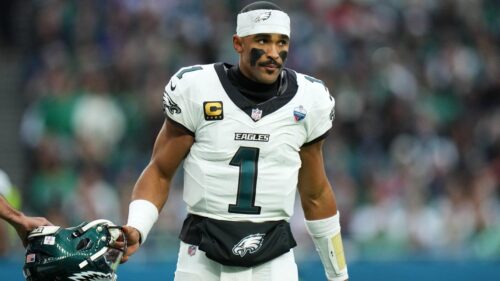 Jalen Hurts Vắng Mặt Phần Còn Lại Của Mùa Giải Sau Khi Phát Hiện Cục Máu Đông Trong Phổi