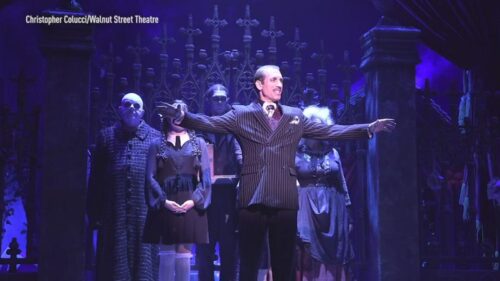 Vở nhạc kịch ‘Gia Đình Addams’ công diễn tại Walnut Street Theatre