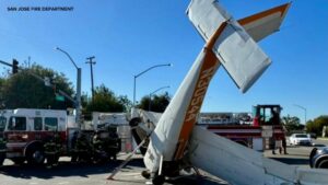 3 người bị thương trong vụ rơi máy bay trên cao tốc ở Bắc California