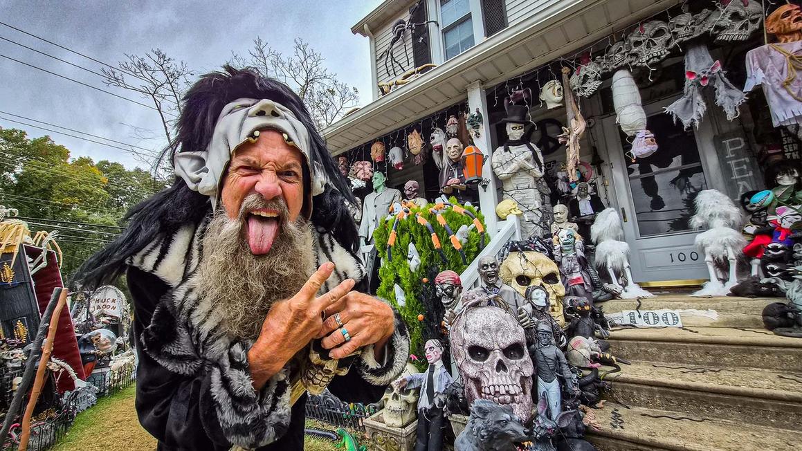 &#8216;Ngôi Nhà Newman&#8217;: Bộ sưu tập Halloween 30 năm của người đàn ông New Jersey gây ấn tượng mạnh