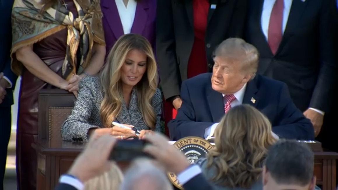 Tổng Thống Donald Trump Ký Sắc Lệnh Thúc Đẩy Nghiên Cứu Sức Khỏe Phụ Nữ, Đệ Nhất Phu Nhân Ủng Hộ