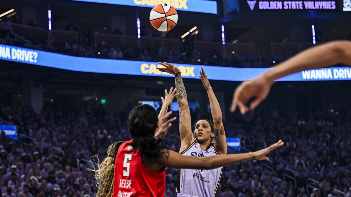 Trận Chung Kết WNBA Game 3: Sân State Farm Chật Kín Chờ Đón Dream Tiếp Đón Valkyries
