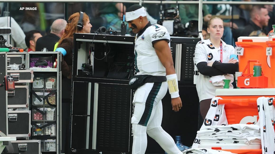 Dư Luận Về Cách Xử Lý Tình Huống Cục Máu Đông Của Jalen Hurts: &#8216;Anh Ấy Lẽ Ra Không Nên Thi Đấu&#8217;