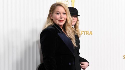 Nữ diễn viên Christina Applegate cho biết cô từng bị chẩn đoán nhầm bệnh đa xơ cứng