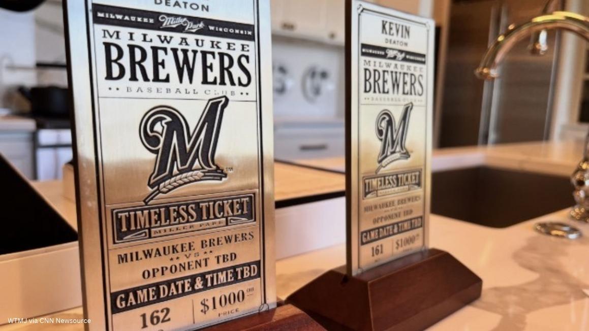Người giữ vé &#8220;Timeless Ticket&#8221; của Brewers cho rằng đội bóng không tôn trọng thỏa thuận về chỗ ngồi World Series