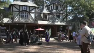 Lễ hội Texas Renaissance Festival sơ tán khẩn cấp vì rò rỉ khí propan