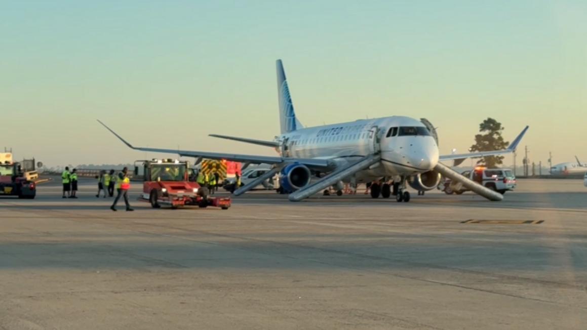 Máy bay được sơ tán tại Sân bay Liên lục địa Houston sau khi phát hiện khói trong cabin