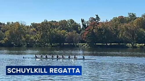 Hàng ngàn vận động viên tranh tài tại Giải Đua Thuyền Head of the Schuylkill lần thứ 56 ở Philadelphia