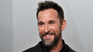Noah Wyle được vinh danh ‘Người đàn ông quyến rũ nhất Hành tinh’ của People
