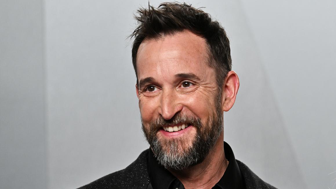 Noah Wyle được vinh danh &#8216;Người đàn ông quyến rũ nhất Hành tinh&#8217; của People