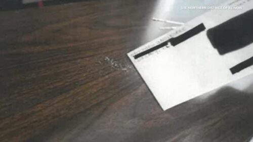 Người đàn ông bị buộc tội gửi gói bột trắng đến các thành viên Quốc hội