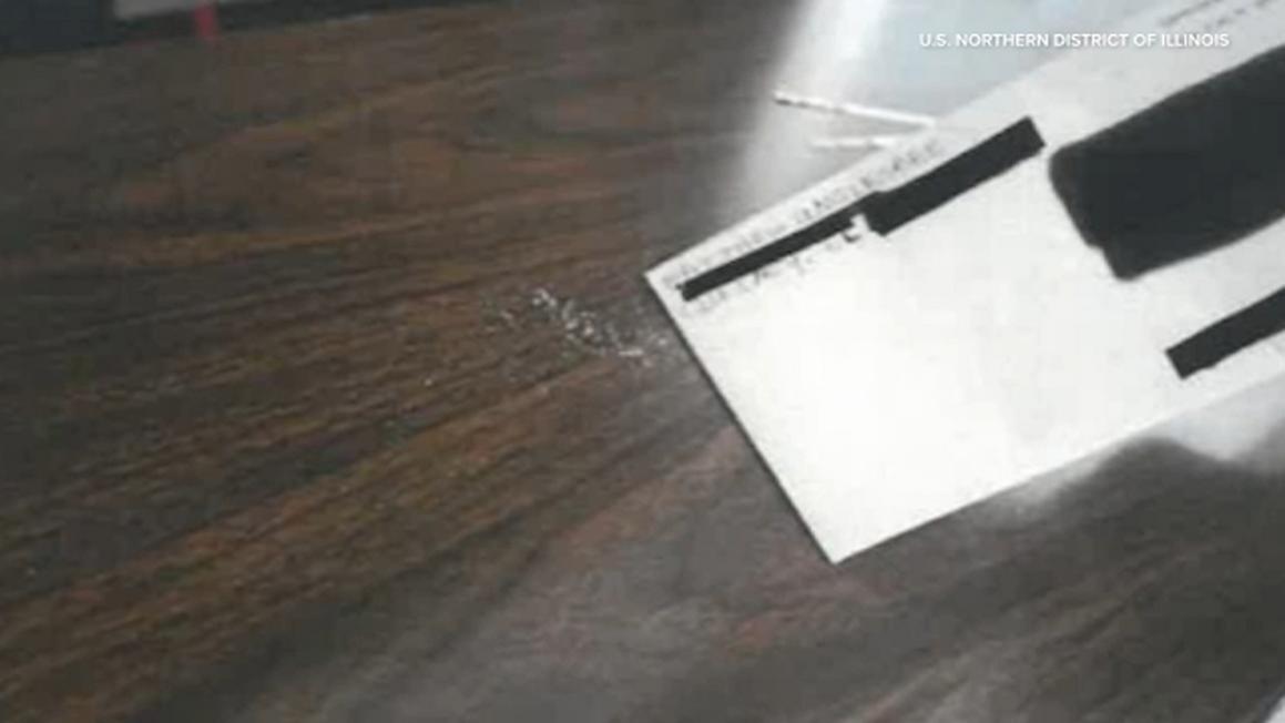 Người đàn ông bị buộc tội gửi gói bột trắng đến các thành viên Quốc hội