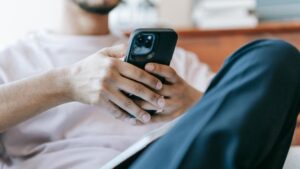 Phần mềm gián điệp mới trên iPhone có thể đánh cắp mật khẩu và ảnh