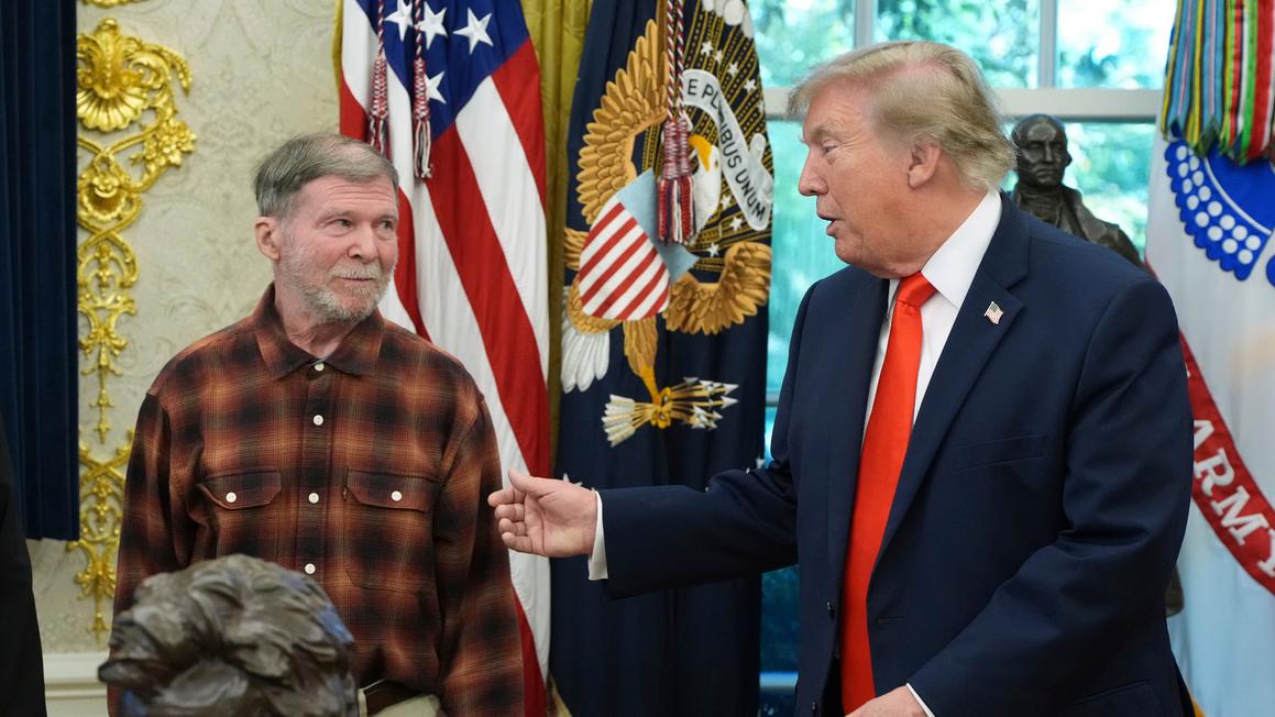 Tổng Thống Donald Trump Gặp Stephen Hubbard, Người Được Trả Tự Do Từ Nhà Tù Nga