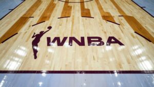 Quy định và lý do các đội WNBA không đứng nghiêm khi cử quốc ca