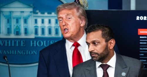 Cựu nhân viên FBI kiện vì bị sa thải bất công trong vụ án tài liệu mật của Tổng Thống Donald Trump