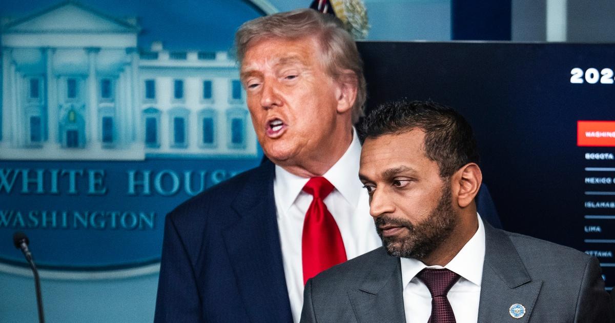 Cựu nhân viên FBI kiện vì bị sa thải bất công trong vụ án tài liệu mật của Tổng Thống Donald Trump